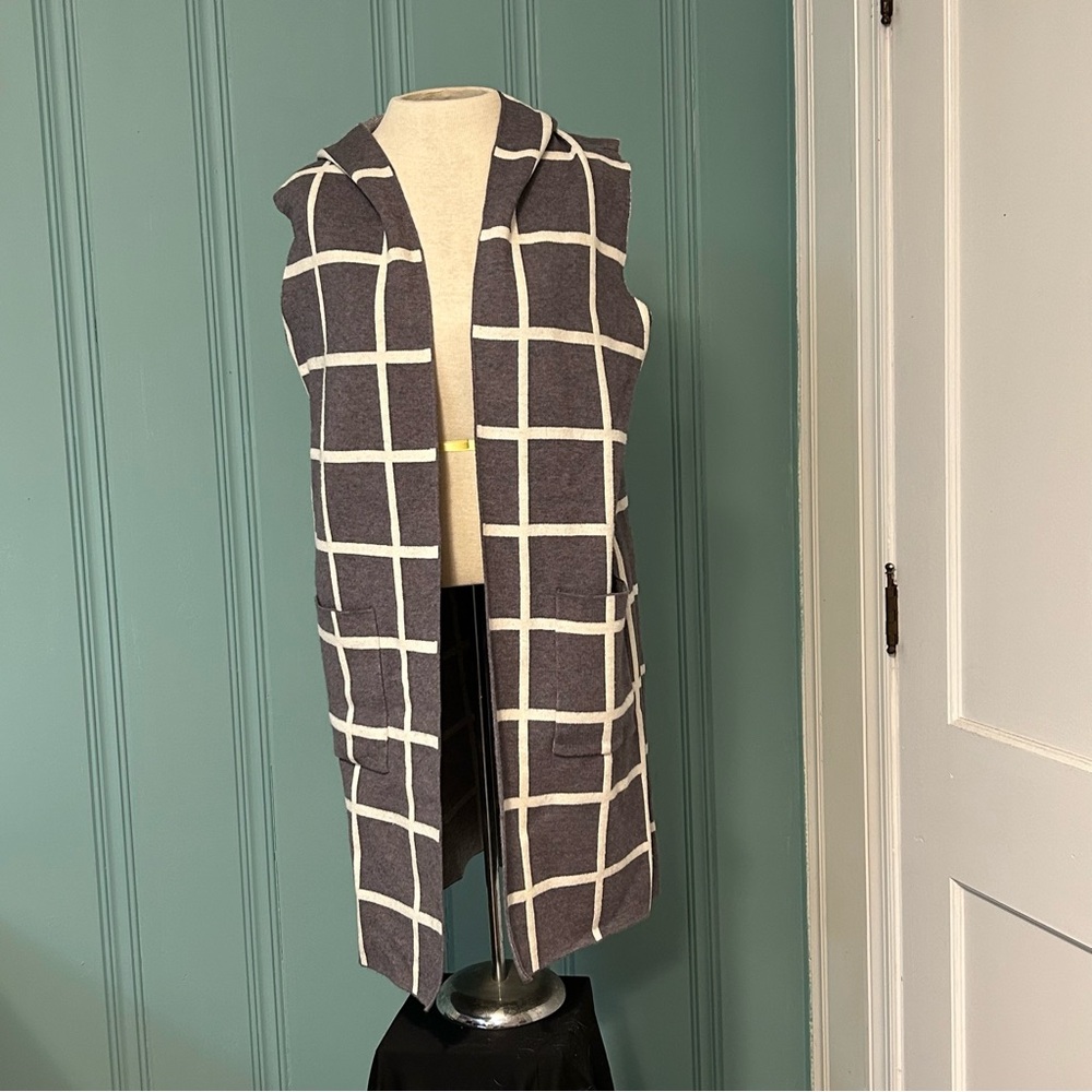 Rain (Nordstrom) Gray Sleeveless Hooded Vest with White Grid Pattern